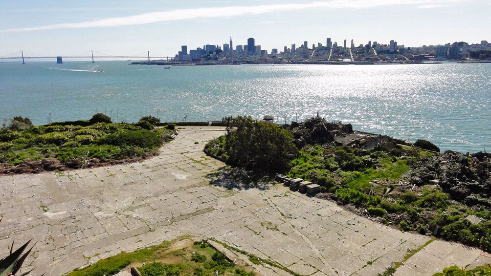 Panoramic view of Golden Gate Bridge and San Francisco on a sunny day 