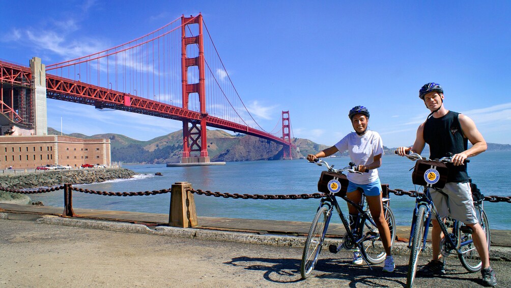 Bicyclists on a tour of san francisco
