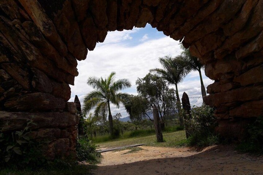 Arch made of quartzite stones