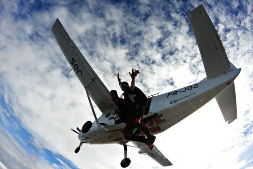 Full-Day Private Double Parachute Jump Experience in Boituva – (Skydiving)