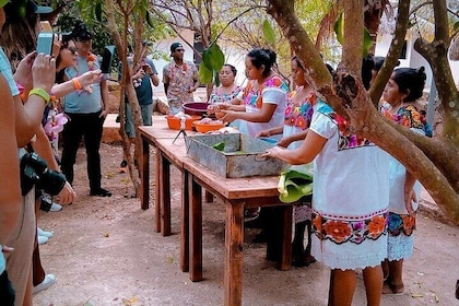 Private Tour Mayan Community Yaxunah