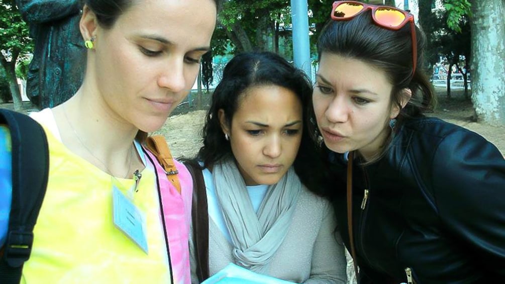 Charger l’élément 4 sur 5. Three treasure hunters look at a map in France