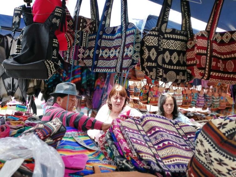 Daily departures: Small Groups to Otavalo Indigenous Market 