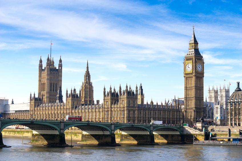 Changing of the Guard, Thames Cruise & Tower of London with Beefeater Tour