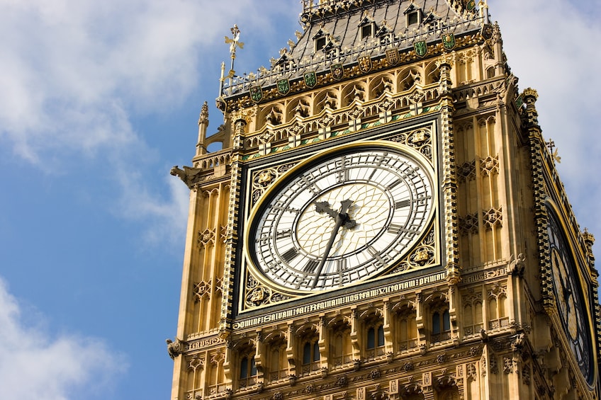 Changing of the Guard, Thames Cruise & Tower of London with Beefeater Tour