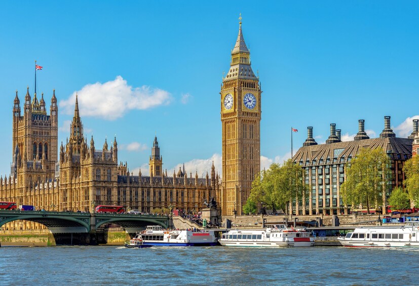 Changing of the Guard, Thames Cruise & Tower of London with Beefeater Tour