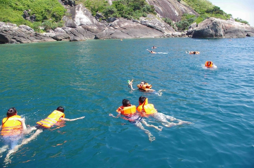 One day Cham Island with Snorkeling and Swimming 