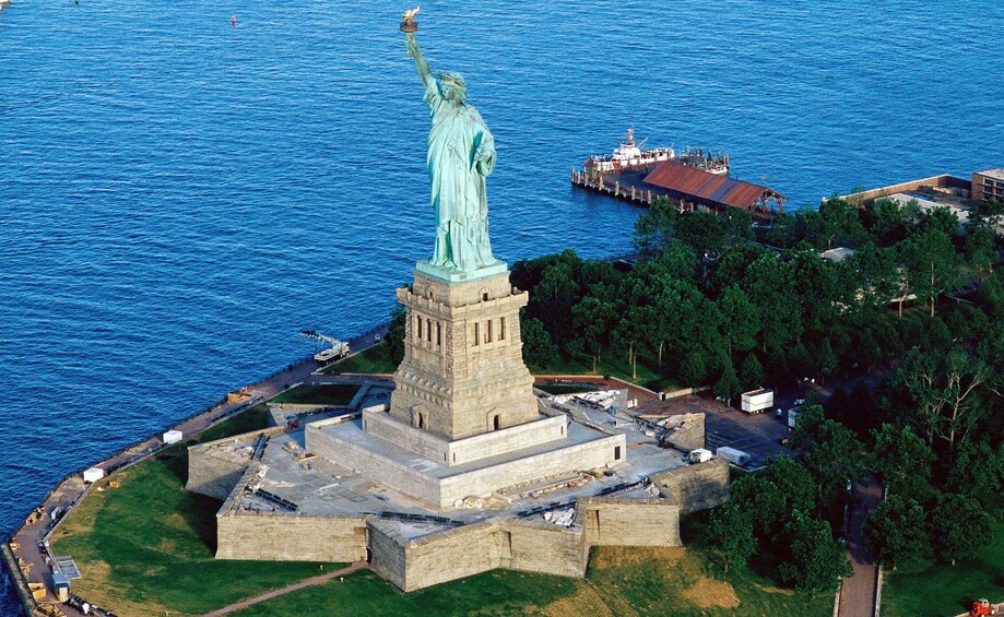 OUVERT Croisière de 60 minutes sur la Statue de la Liberté et Ellis Island OUVERT Croisière de 60 minutes sur la Statue de la Liberté et Ellis Island