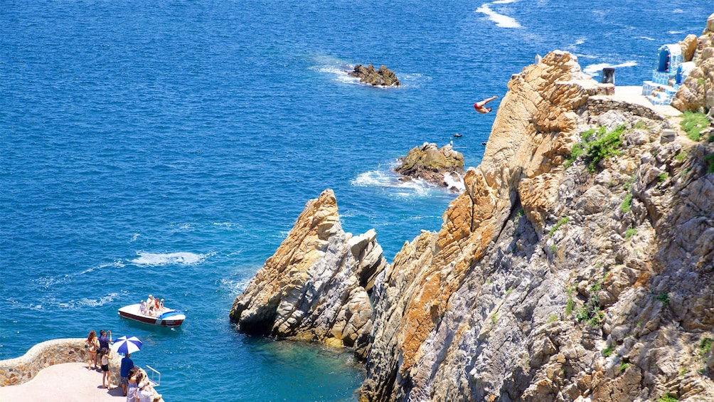 Cliff diver in Acapulco