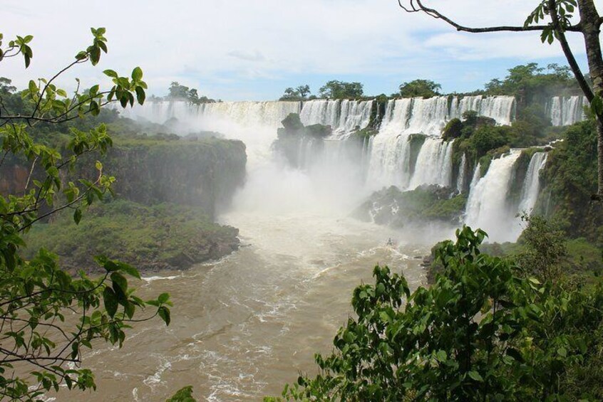 Iguazu Falls: Argentina Side, Boat Ride & City Tour – Private (Also IGU Pick-up)