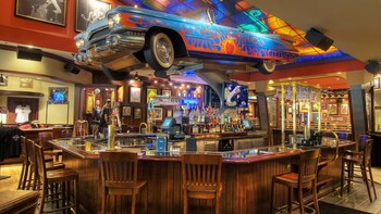 Dining at Hard Rock Cafe Houston with Priority Seating