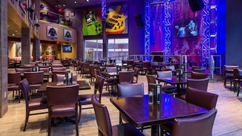 Dining at Hard Rock Cafe Mall of America with Priority Seating