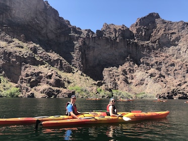 Recorrido en kayak por el Cañón Negro con cueva esmeralda y mirador en el r...