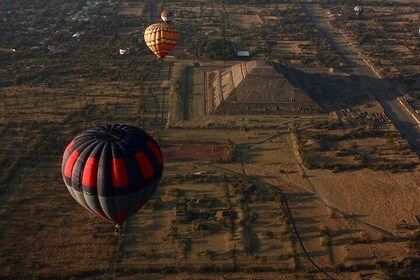 Teotihuacan shared Hot Air Balloon Ride and Private Tour