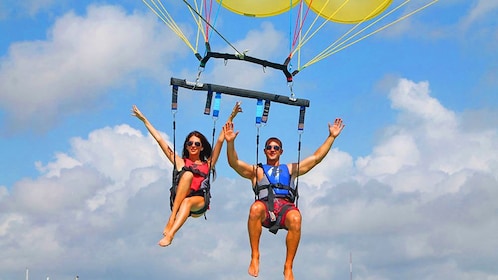 裡維埃拉瑪雅滑翔傘遊覽和海灘俱樂部（含交通）