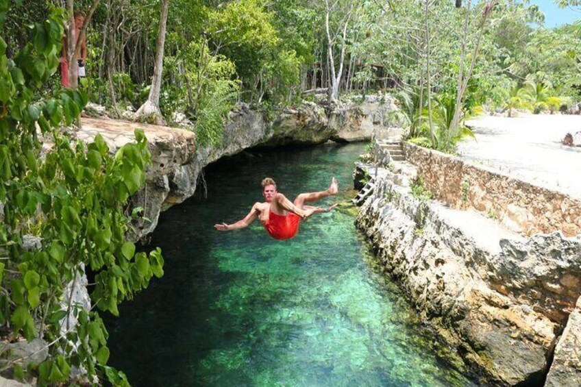 Full-Day Tour of Tulum Ruins and Cenotes with Lunch