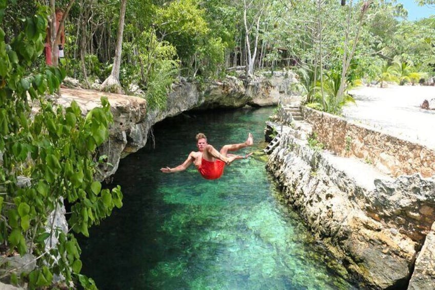 Full-Day Tour of Tulum Ruins and Cenotes with Lunch