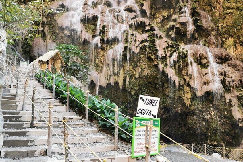 Hot Springs in Tolantongo Full-Day Tour with Typical Lunch