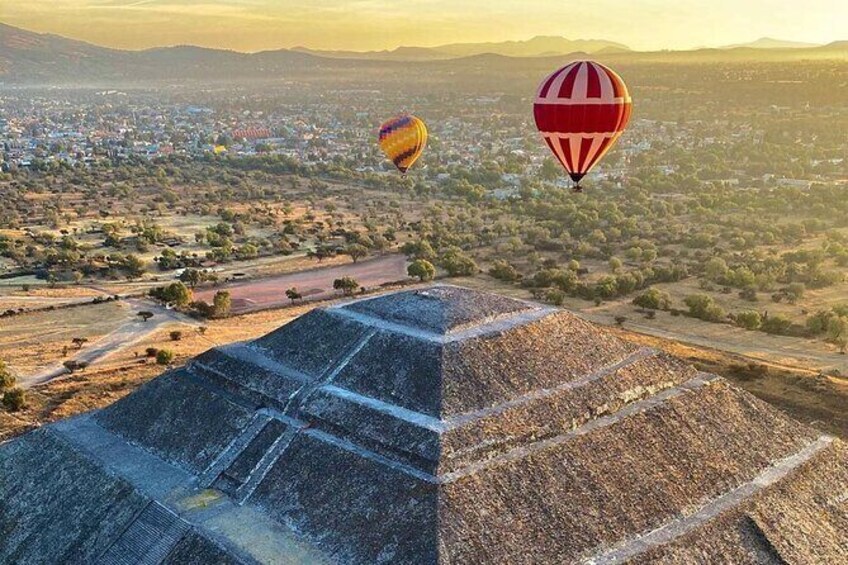 Hot Air Balloon Ride over the Pyramids of Teotihuacan