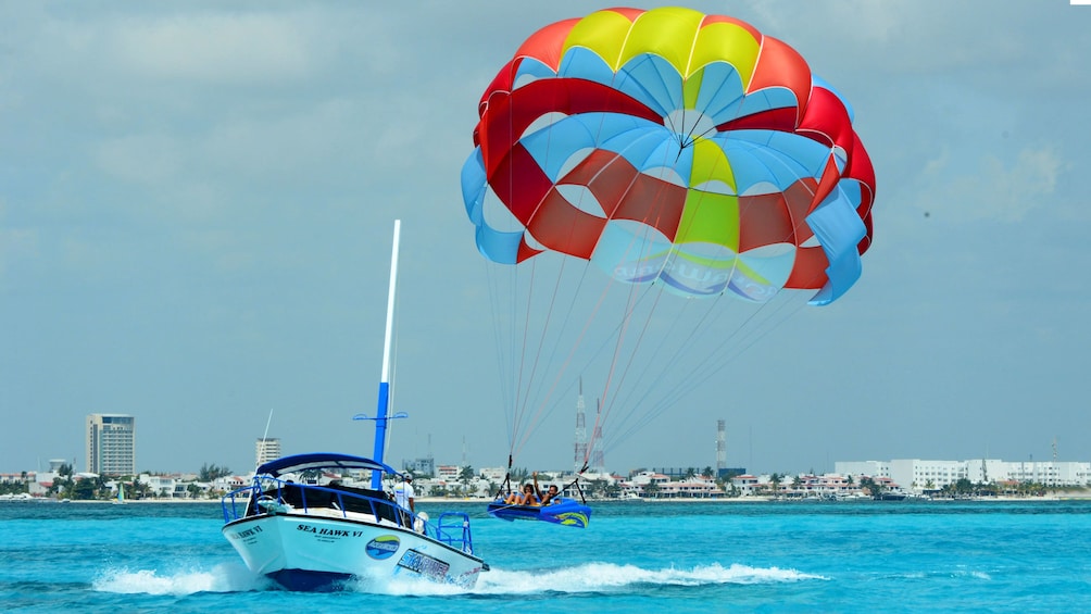 Boat pulling parasailers in Cancun