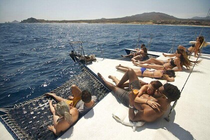 Tour di 2 ore al tramonto in catamarano a Cabo San Lucas