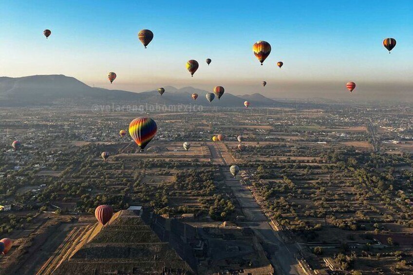 Hot Air Balloon Flight over Teotihuacán