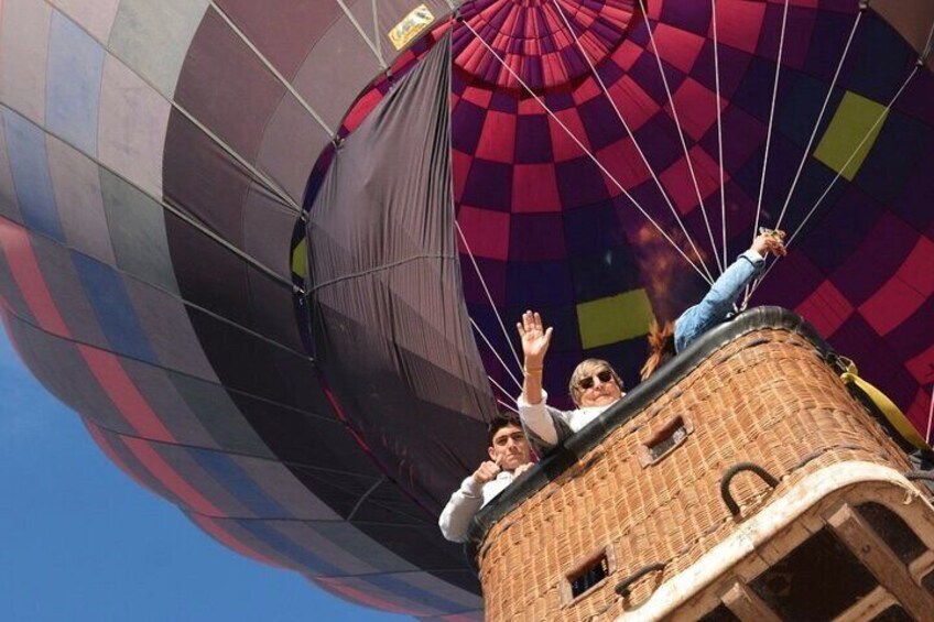 Hot Air Balloon Flight over Teotihuacán