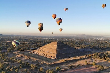 Hot Air Balloon Flight over Teotihuacán