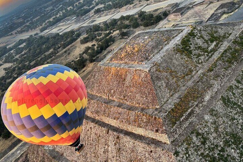 Hot Air Balloon Flight over Teotihuacán