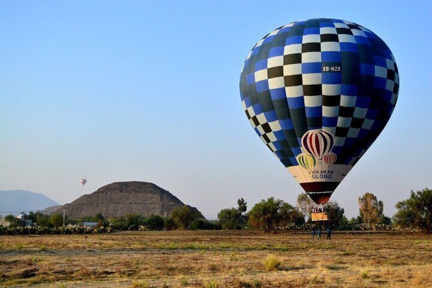 Hot Air Balloon Flight over Teotihuacán