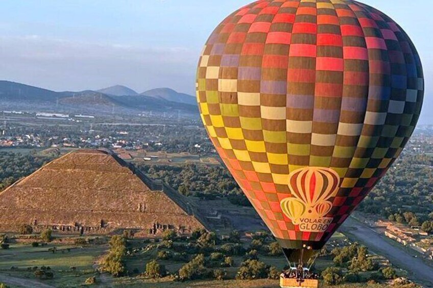 Hot Air Balloon Flight over Teotihuacán