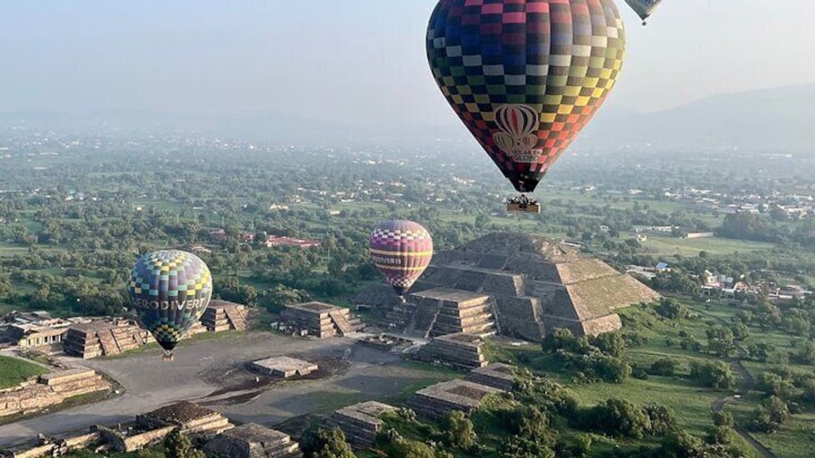 Hot Air Balloon Flight over Teotihuacán