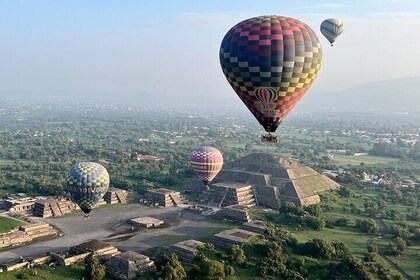 Heißluftballonflug über Teotihuacán