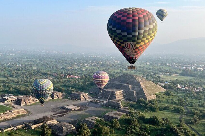 Hot Air Balloon Flight over Teotihuacán