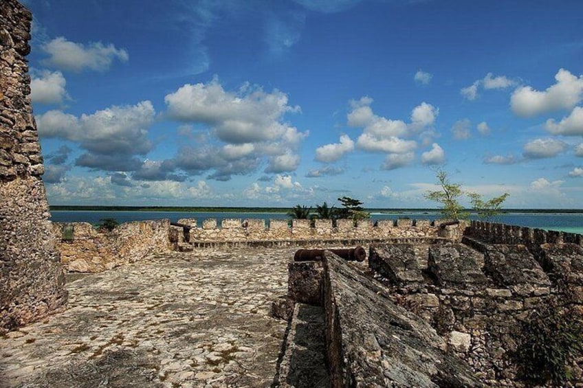 Magical BACALAR TOUR with Pontoon Boat ride. (Transportation + Breakfast + Food)