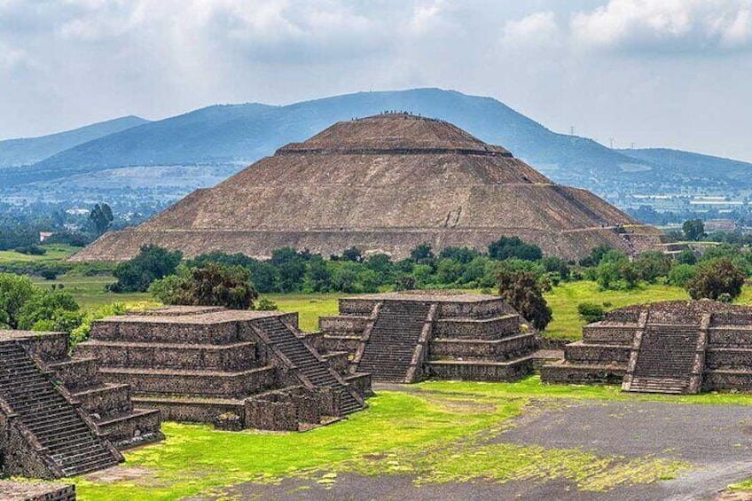 Excursion to Teotihuacán, Tlatelolco and Guadalupe Sanctuary.