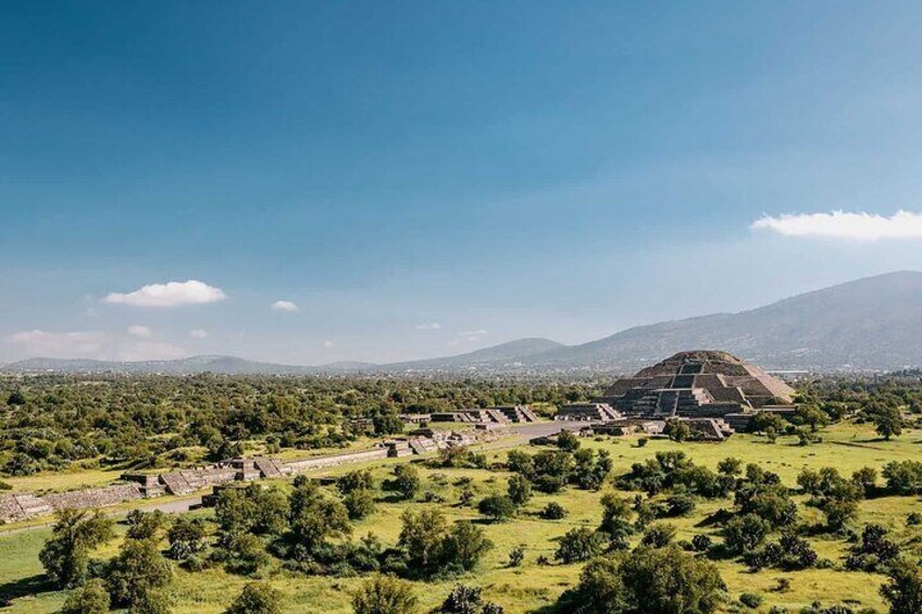 Teotihuacan, Tlatelolco, Guadalupe Shrine and Tequila Tasting Tour