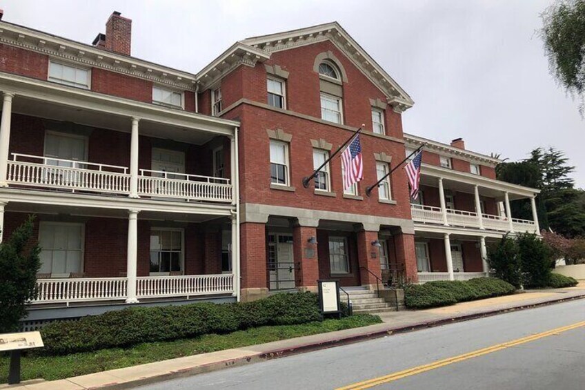 Small-Group Walking Tour of the Presidio's Main Post