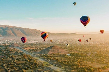 Teotihuacan from the sky: Balloon Flight and Walking tour