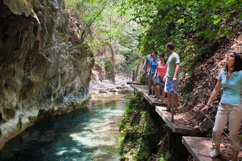 Tour to the Sierra Gorda Queretana in 1 day in Spanish, departing from Querétaro