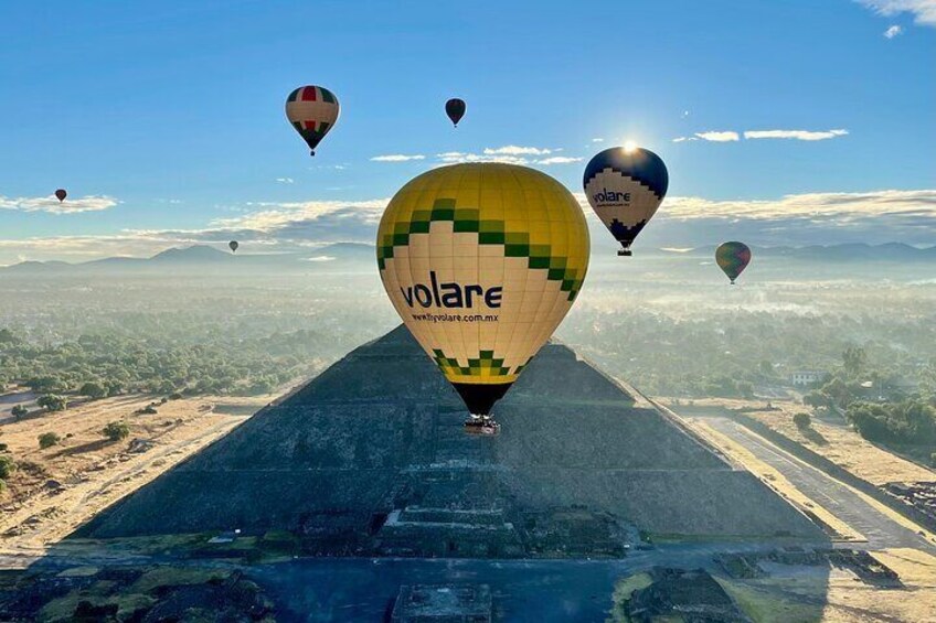 The First Hot Air Balloon Rides company over Teotihuacan