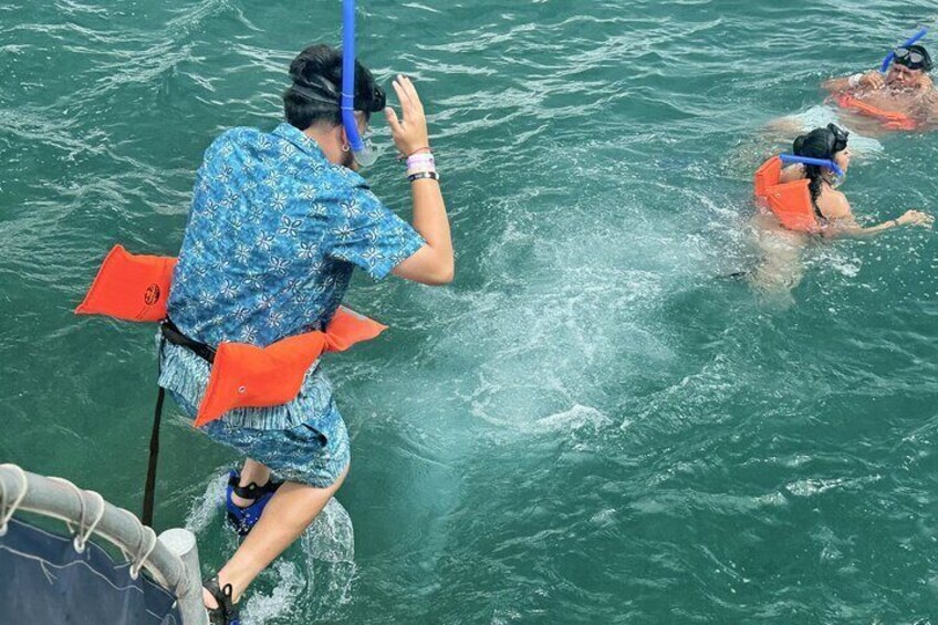 Incredible Party in Unlimited Catamaran to Isla Mujeres! + Transportation