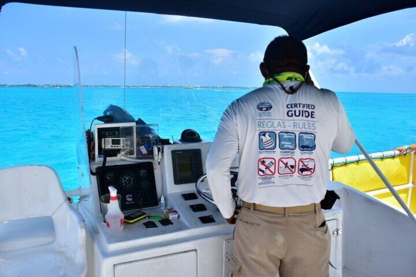 Incredible Party in Unlimited Catamaran to Isla Mujeres!