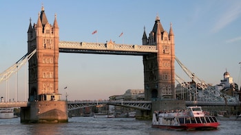 Royal London Tour With Christmas Day Lunch Cruise