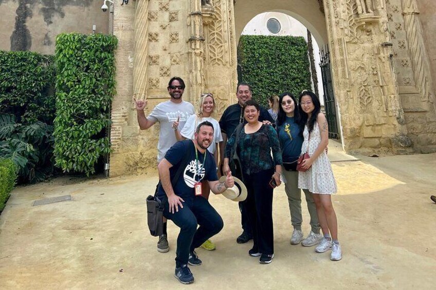 Small-Group Exclusive Alcazar Tour - Tickets included