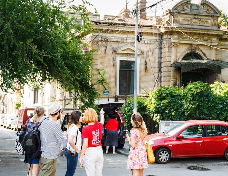 Bucharest: Beers, Bites & Markets Small Group Walking Tour 