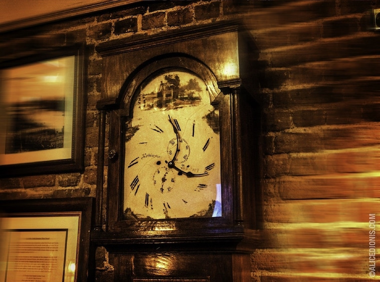 Apri foto 2 di 4. Haunted London Pub Tour