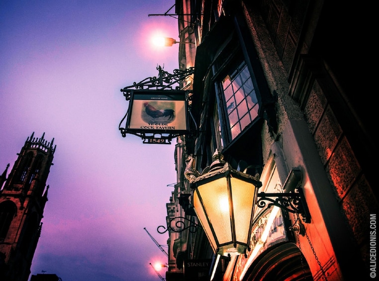 Apri foto 1 di 4. Haunted London Pub Tour