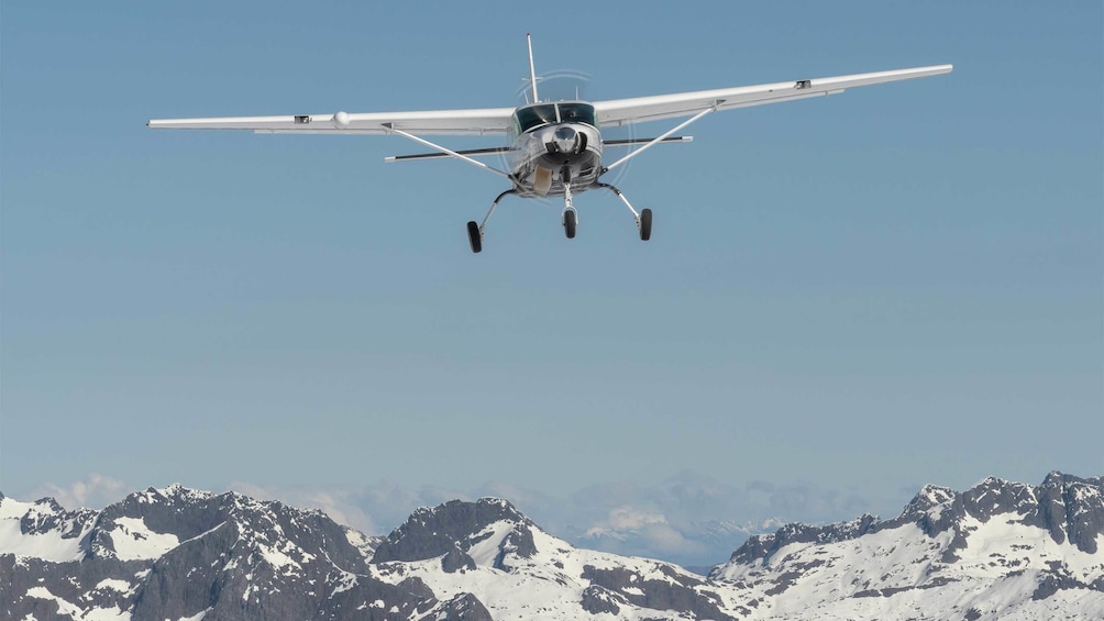 Milford Sound Scenic Overhead Flight with Landing