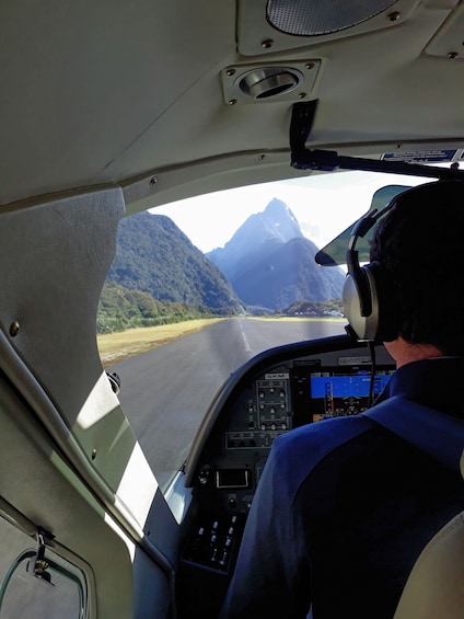 Scenic Airplane Flight from Milford Sound to Queenstown